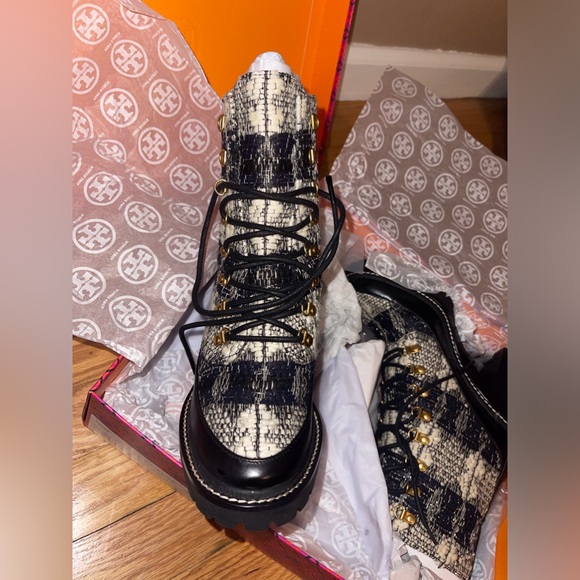Brand new in box Tory Burch MILLER WOOL LUG SOLE BOOT lug booties size 8 - Picture 4 of 11